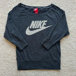 NIKE SCOOP NECK SHIRT